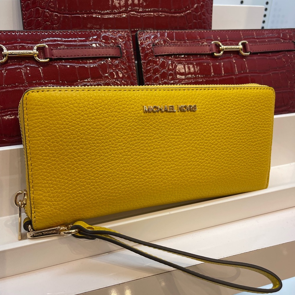 MICHAEL KORS Jet Set Travel Lg Pebbl Leather Continental Wristlet Wallet 
Honey - Picture 8 of 16